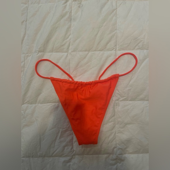 Bikini - Picture 5 of 5